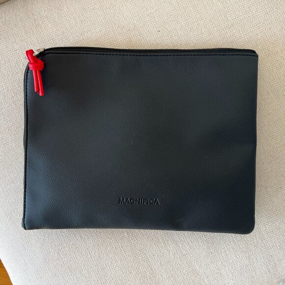 Salvatore Ferragamo Perfume Magnifica Zippered Black Cosmetic Case - Picture 2 of 8